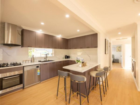 Super Value 4BR House near Westfield Shops and Parks